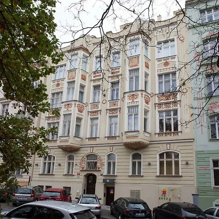 Sunny Vinohrady Апартаменты *