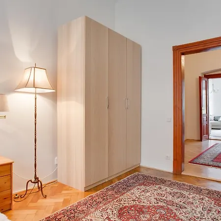 Sunny Vinohrady Apartment