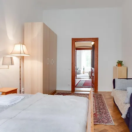 Sunny Vinohrady Apartment